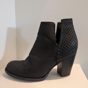 Size 7 women’s - Steve Madden Black Suede Block Heel Ankle Boots